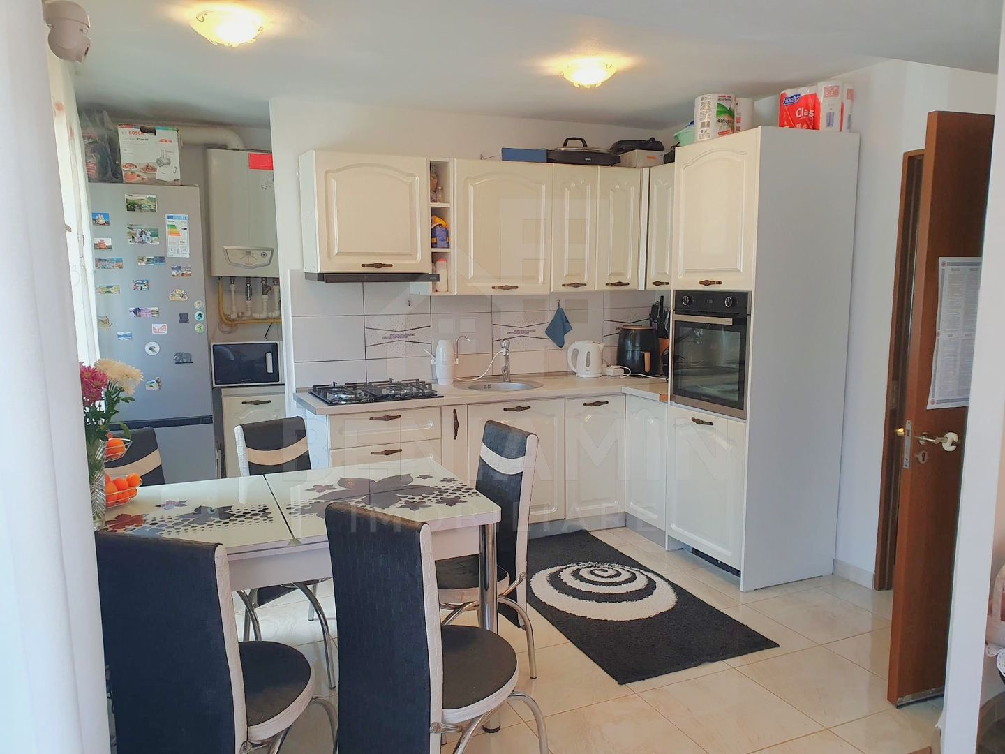 Apartament 4 camere etaj 1 Cartier Noua 99mp doua parcari - Poză 3