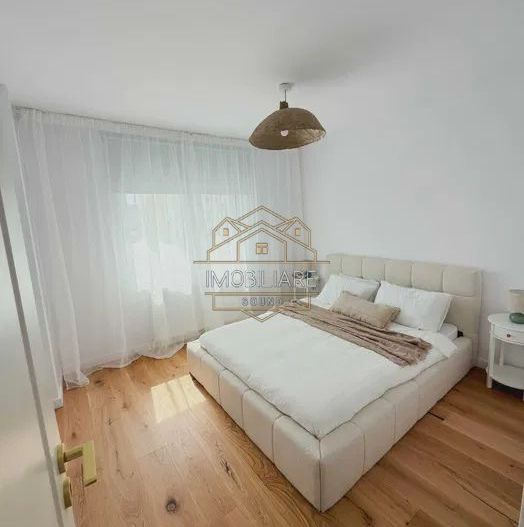 Apartament de vânzare cu 3 camere, 65 mp utili + 5 mp balcon, renovat - Poză 1