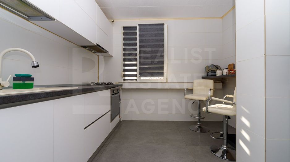 Vânzare, apartament, 3 camere, zona Drumul Taberei - Poză 2