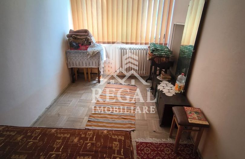 Apartament cu trei camere de vânzare in zona Micro 4 - Poză 2