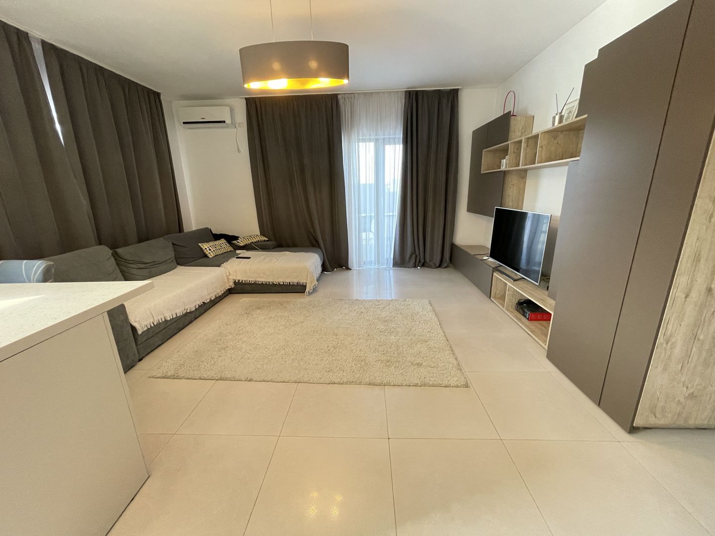 Apartament cu trei camere in Dumbravita - Poză 1