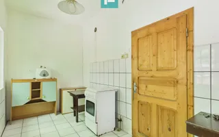 Casă cu 4 camere și teren de 4227mp în Curtici - Poză 11