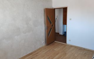 De vanzare apartament cu 3 camere, zona Aleea Nucului - Poză 2