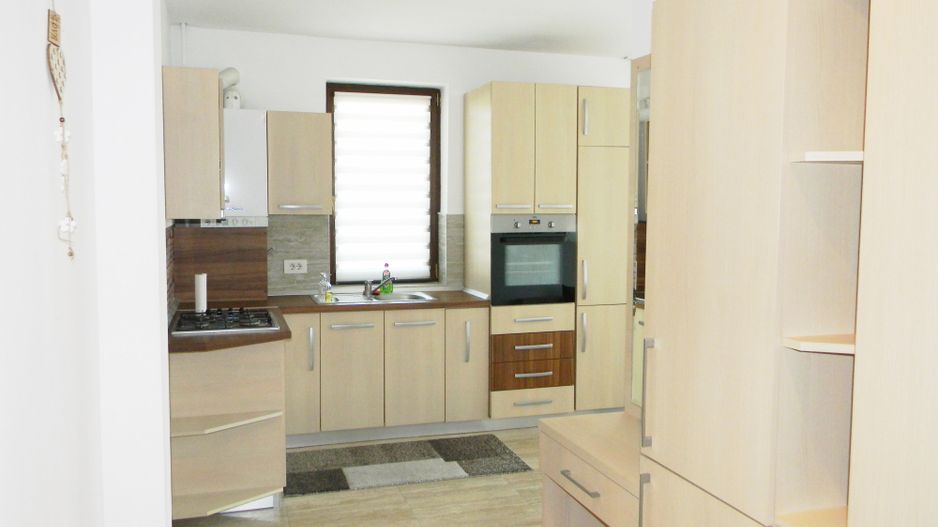 Apartament cu priveliste frumoasa,in bloc nou,zona colinei - Poză 3