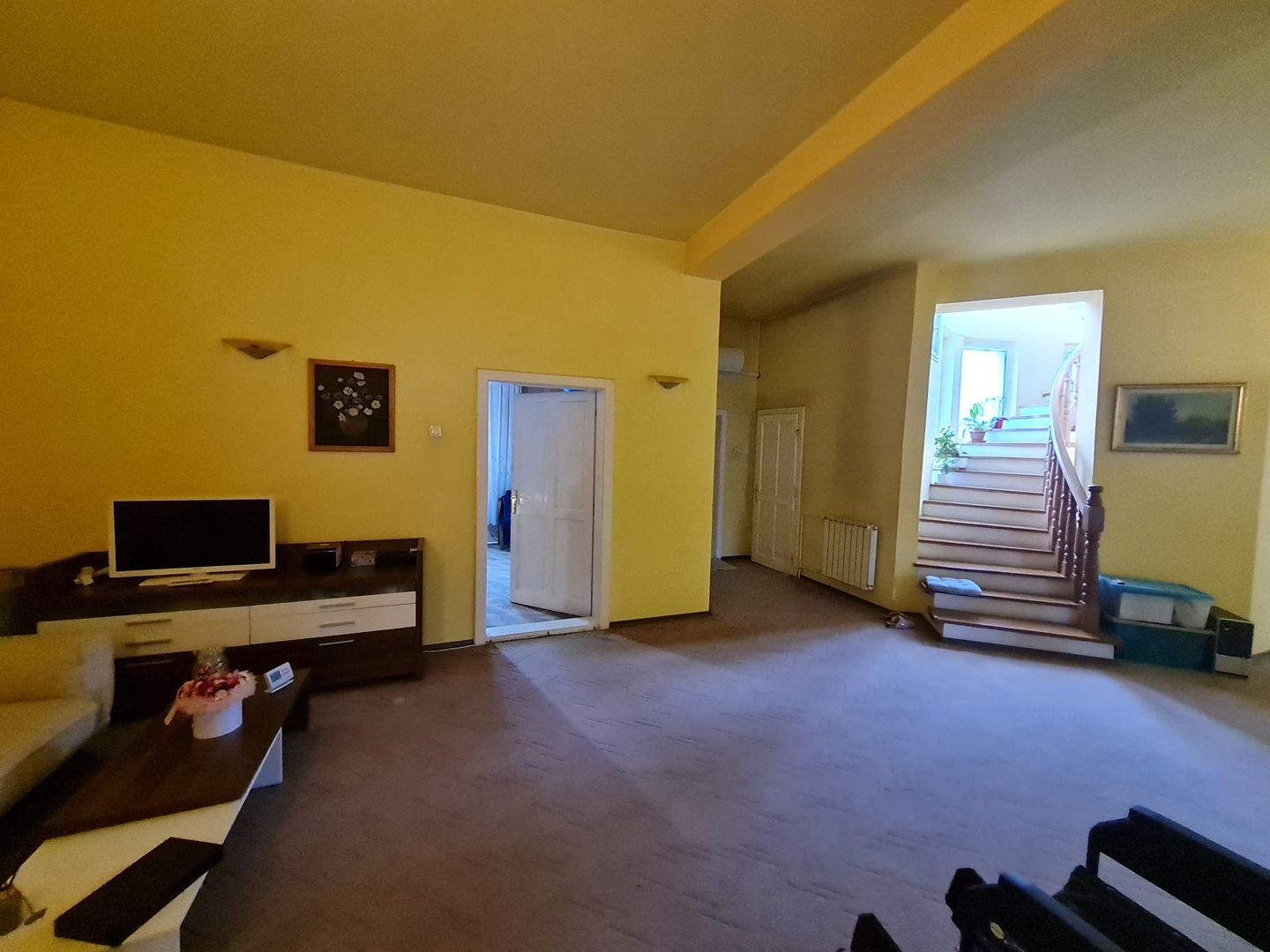 Vila generoasa,destinatii multiple - Poză 8