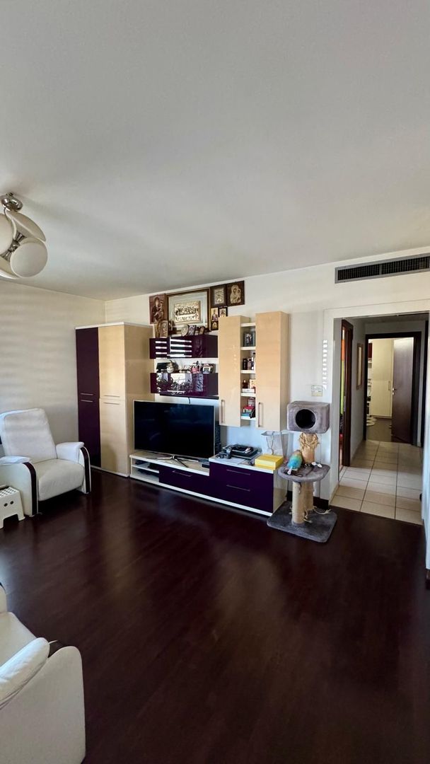 De vanzare - 3 camere decomandat etaj 4 - Splaiul Unirii - Poză 2