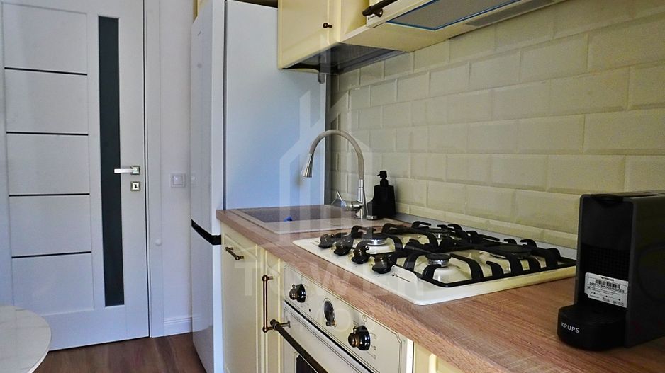 Apartament 3 camere, 2 băi, 2 balcoane, loc de parcare. - Poză 3