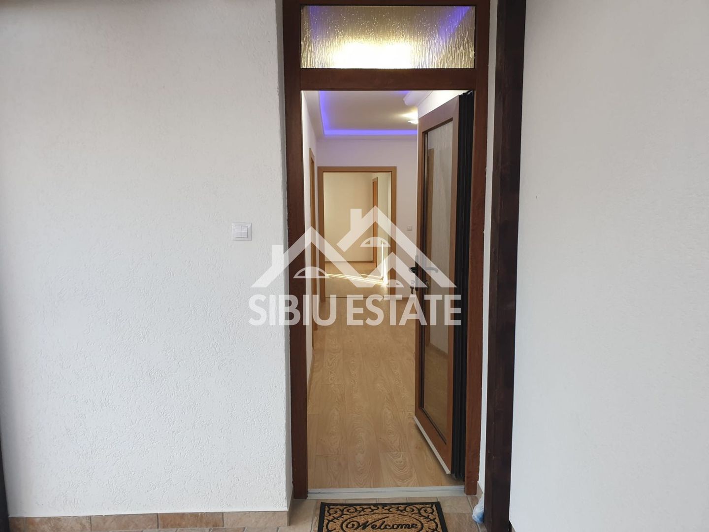Apartament modern de inchiriat 3 camere, curte, garaj  Zona Sub Arini - Poză 11