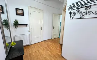Apartament spatios cu 3 camere | 83 mp + veranda + curte | Ultracentral - Poză 13