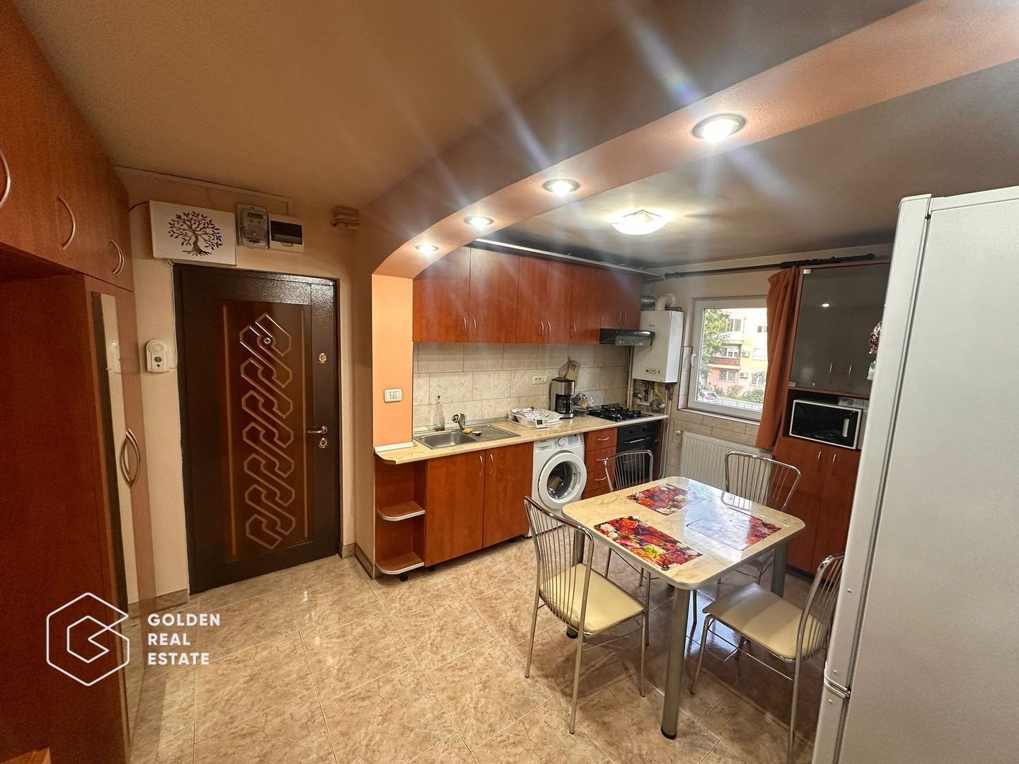 Apartament superb, 2 camere, etaj 1, C. Romanilor - Poză 4