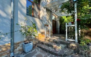 Spre Vânzare Proprietate remarcabilă cu 6 camere în inima Iașului ! - Poză 2