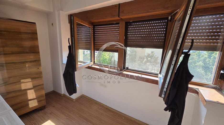 Apartament deosebit cu scara interioara si 4 camere ~ pozitie centrala - Poză 7