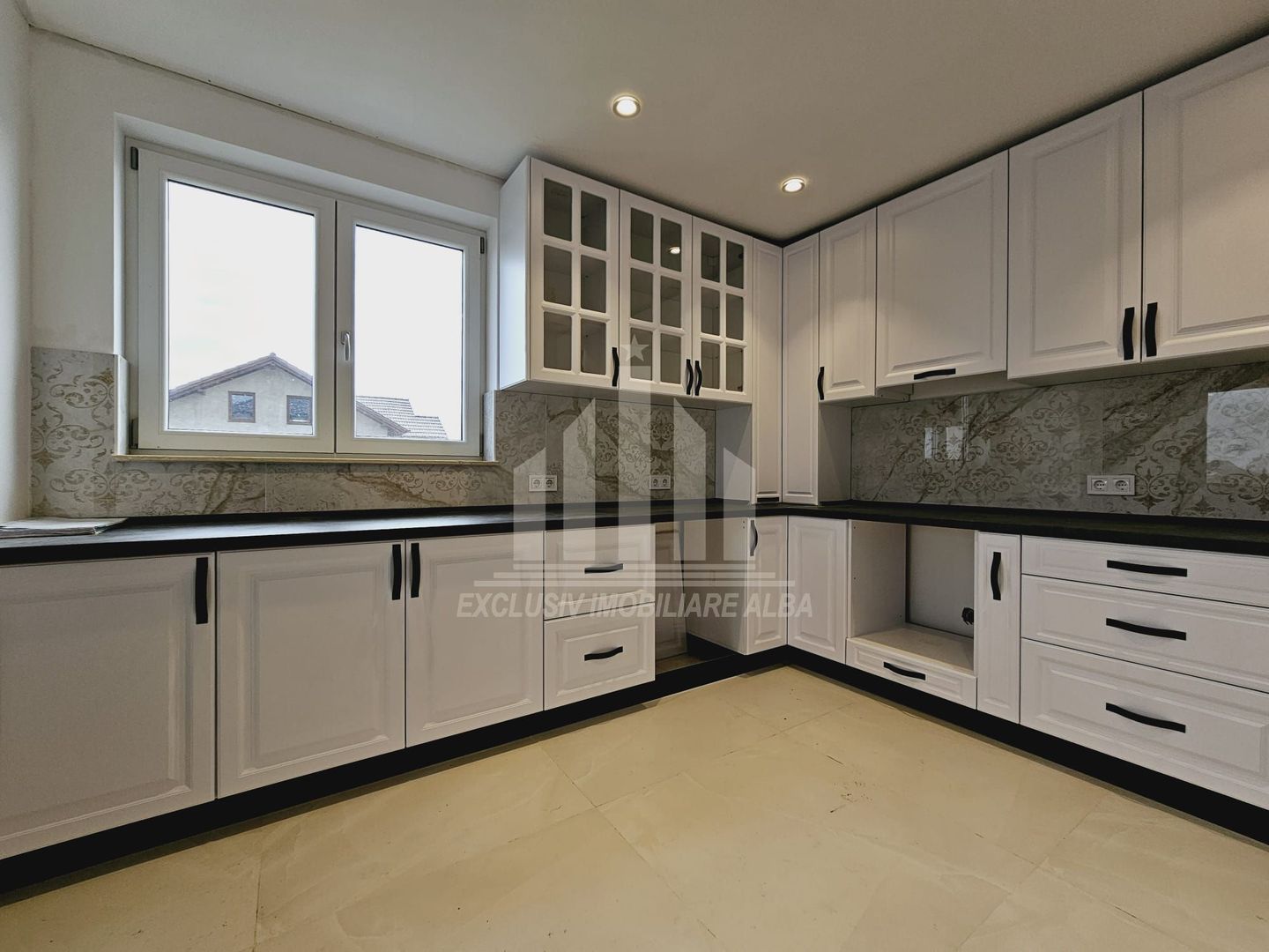 Casa tip duplex cu mobila de bucatarie, Dealul Furcilor - Poză 2