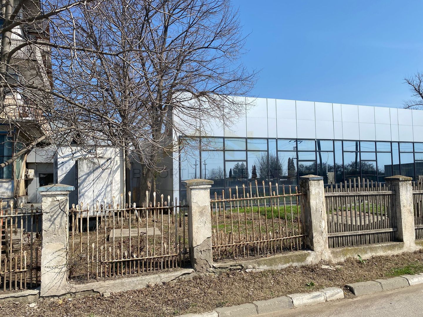 Spațiu comercial/industrial de închiriat – 2.200 mp utili,  deschidere excelentă - Poză 2