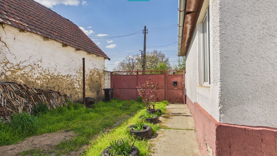 Casă cu 3 camere și 1047 mp în Peregu Mic - Poză 3