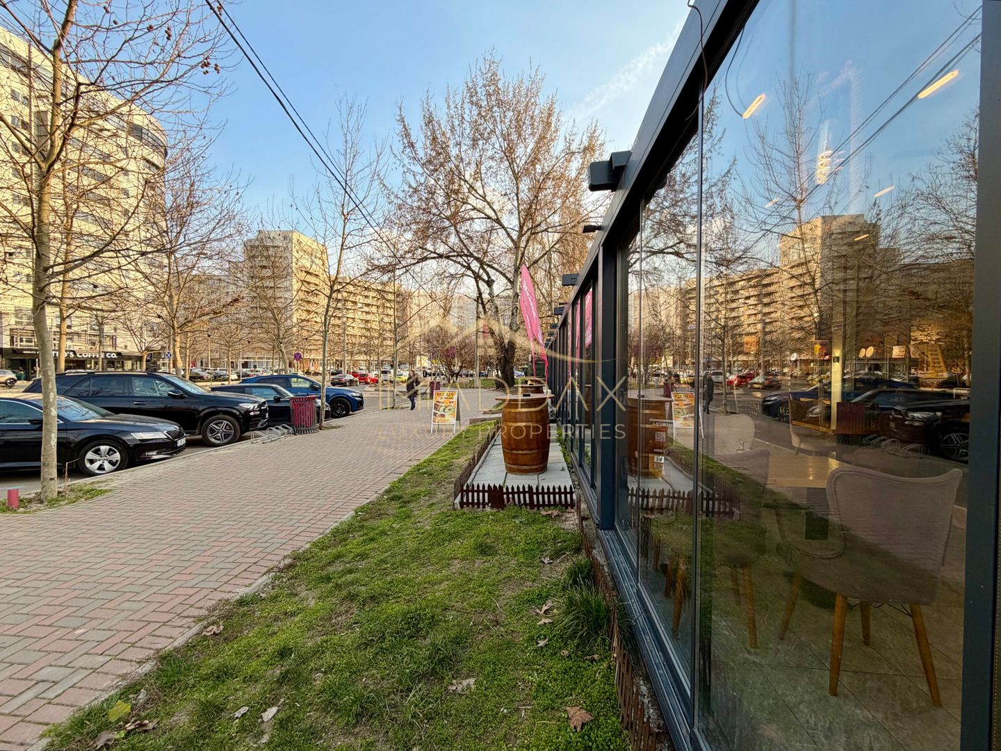 Spatiu Comercial  *731mp* / VAD stradal 31m / 19 locuri de parcare // Unirii - Poză 2