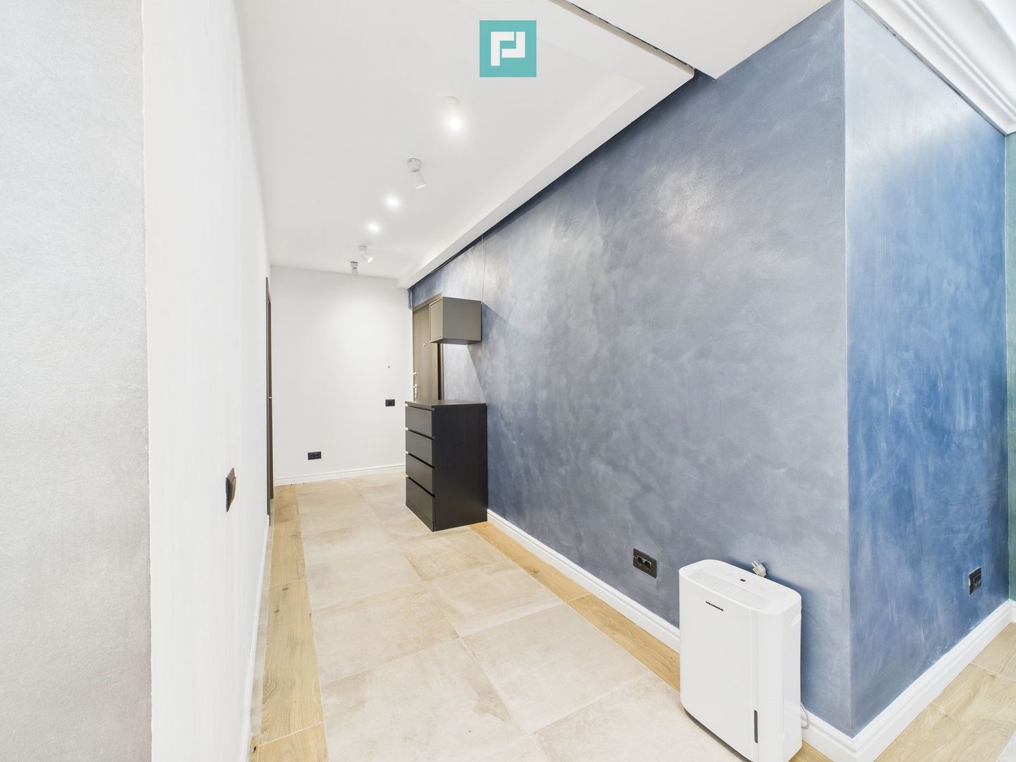 Apartament 2 camere cu 2 băi, 2 locuri de parcare si curte - Poză 12