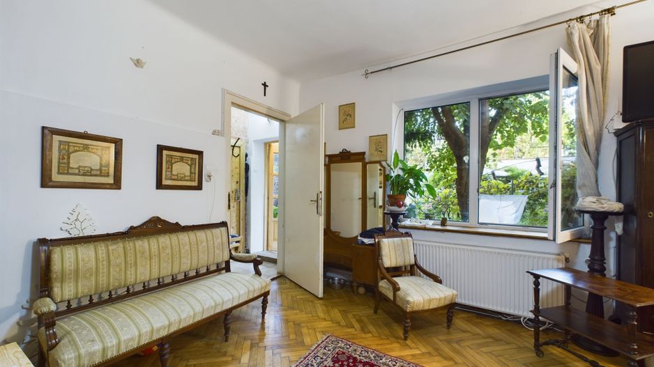 Apartament cu 2 camere în imobil central - Poză 1