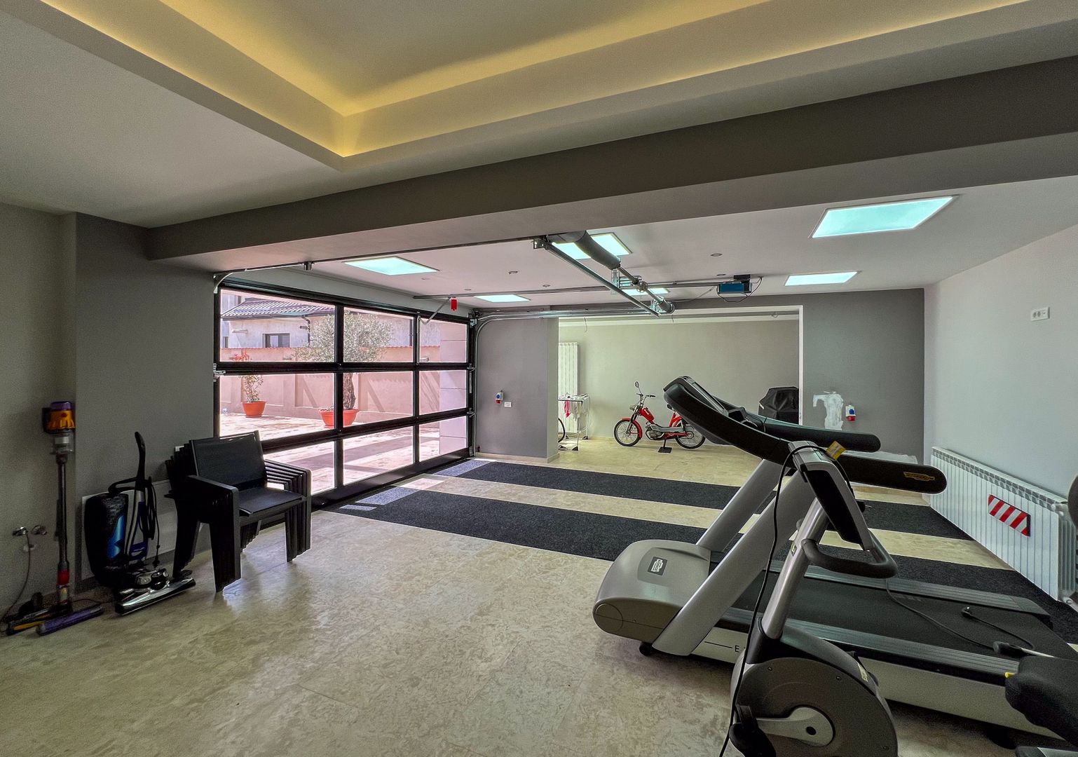 Ready to move  |  Vila premium cu piscina și jacuzzi încălzite - Poză 40