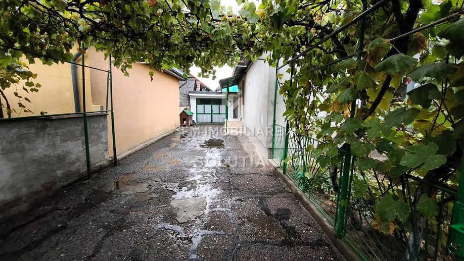 Casă de vânzare | 2 min de Centrul Vechi | garaj | curte proprie - Poză 12