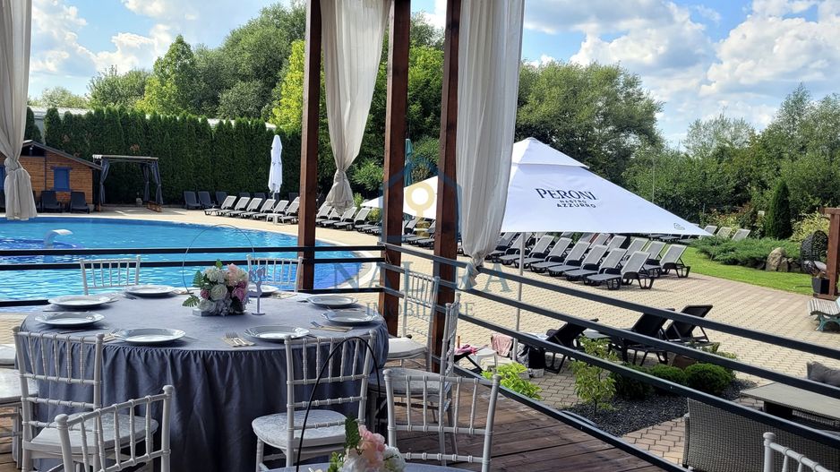Proprietate unică de vânzare – piscină, restaurant, terasă - Poză 2