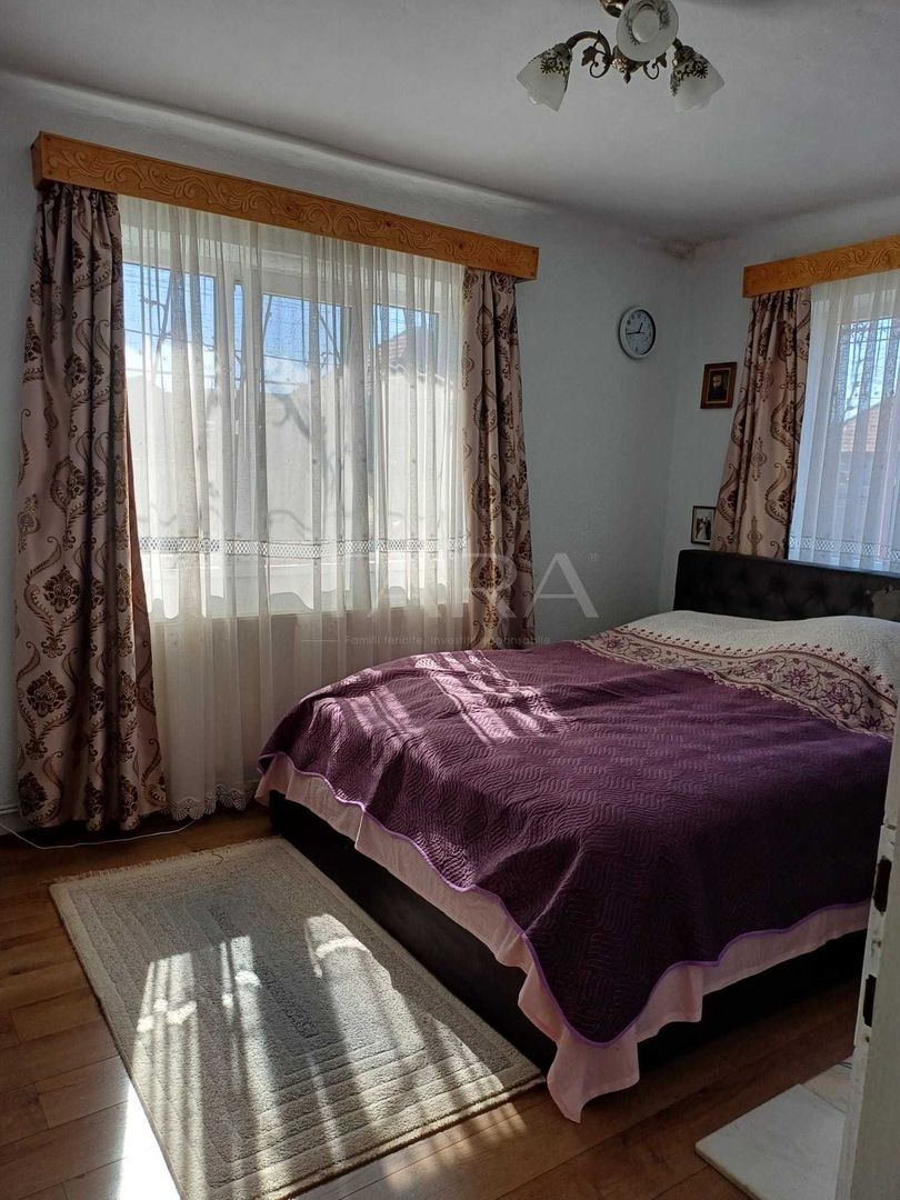 Casa individuala, zona centrala, poziționare excelentă, teren generos. - Poză 4