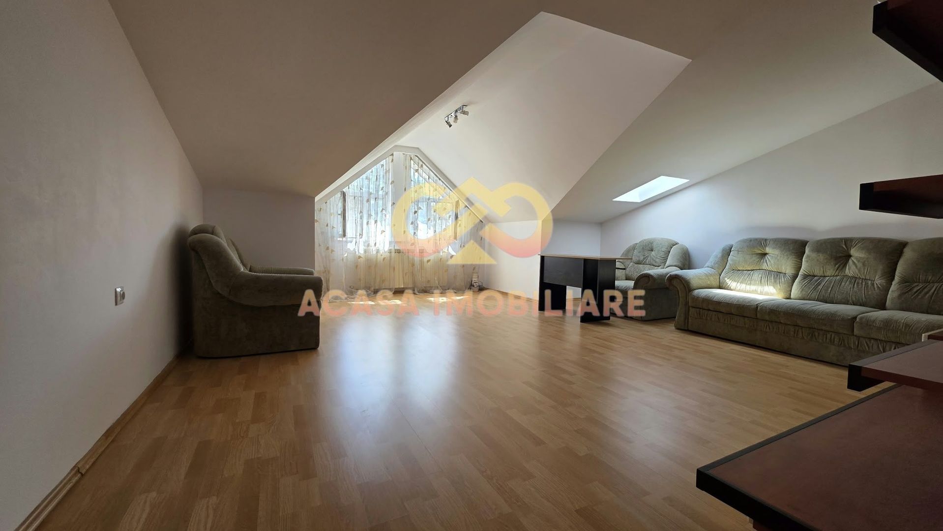 VILĂ SPAȚIOASĂ ÎN TĂTĂRAȘI | 450 MP | CURTE 400 MP - Poză 3