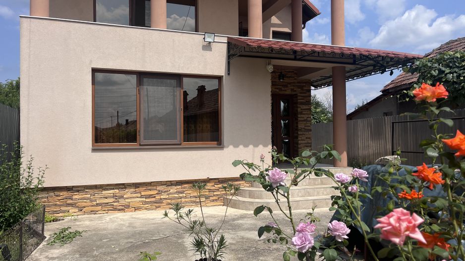 Casa de vânzare în Vulcana Pandele, la o distanță mica de oraș! - Poză 3