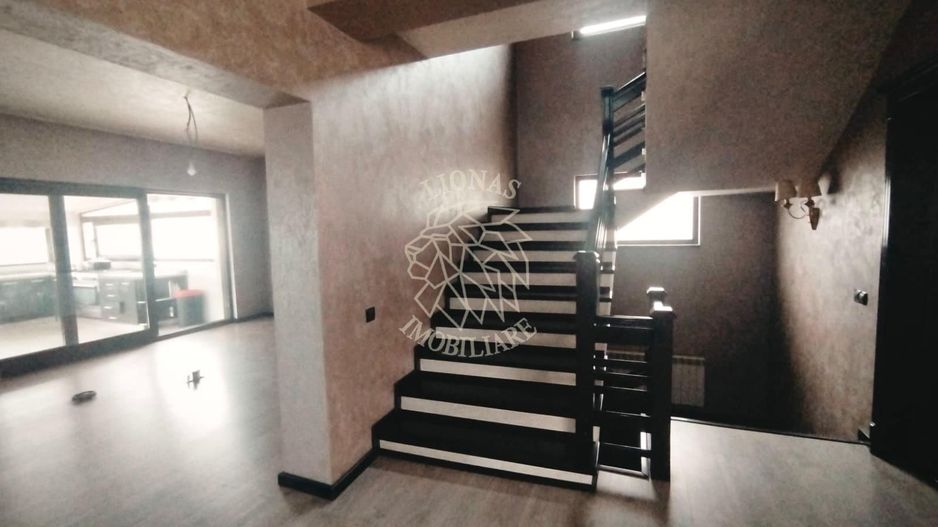 Casa 5 camere 325 mp con.-teren 600-garaj-Zona OK Shopping Center - Poză 8