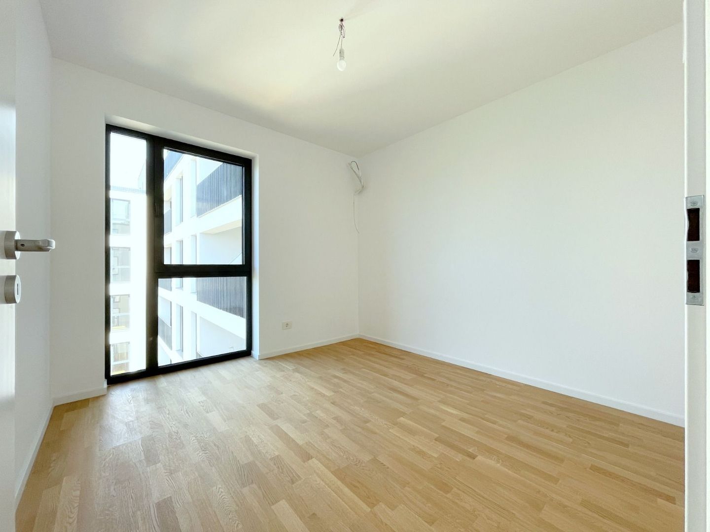Apartment 3 camere cu terasa de 46 mp - Poză 17