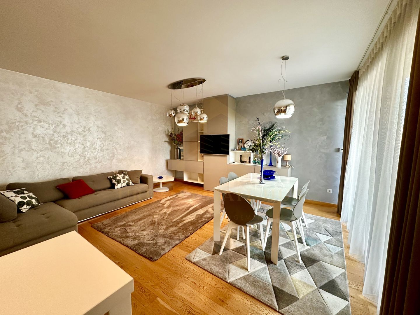 Vanzare apartament 3 camere, garaj, 90 mp, Riviera Residence - Poză 3