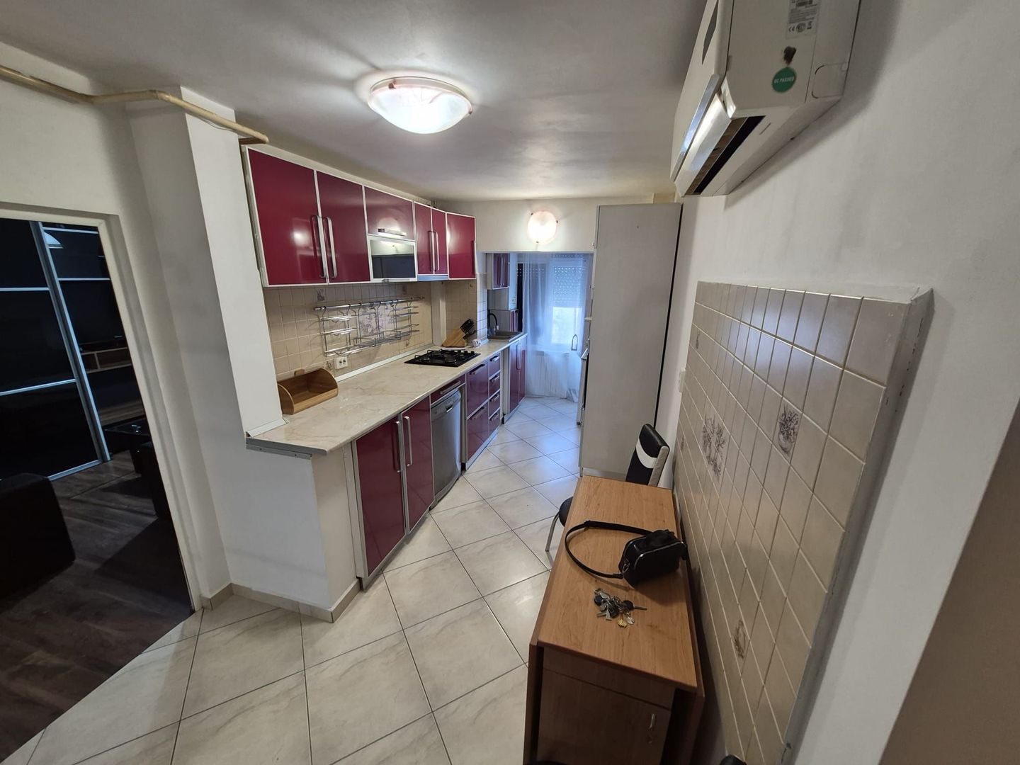 De inchiriat apartament cu 3 camere, etaj 3, Micro 16, 450 euro - Poză 2