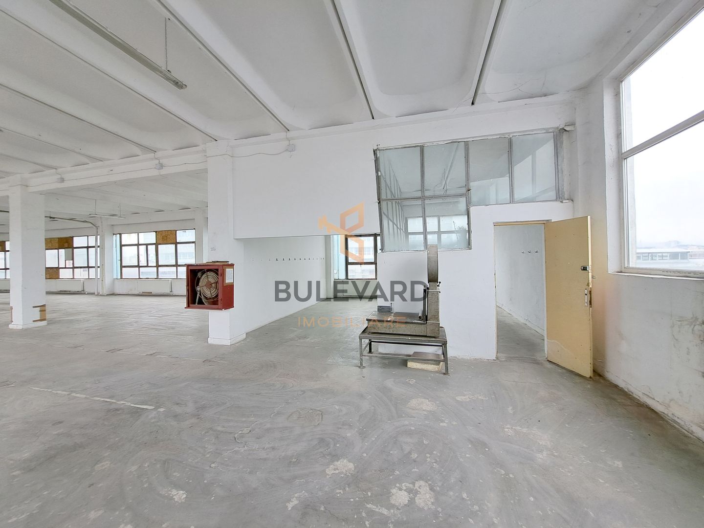 Spatiu industrial 614 mp, Lift, Zona Piata 1Mai! - Poză 7