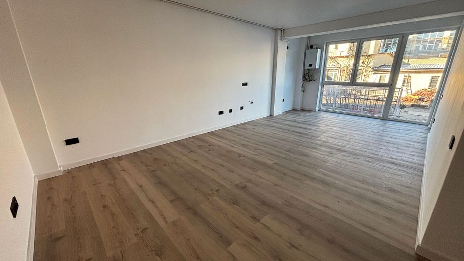 Apartament PREMIUM 3 camere cu GARAJ si boxa - zona Centrala - Poză 18