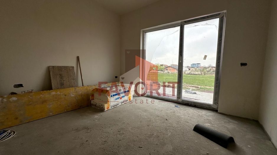 Triplex in Sacalaz |  Finisaje premium | 3 camere | Asfalt | 2 terase - Poză 2