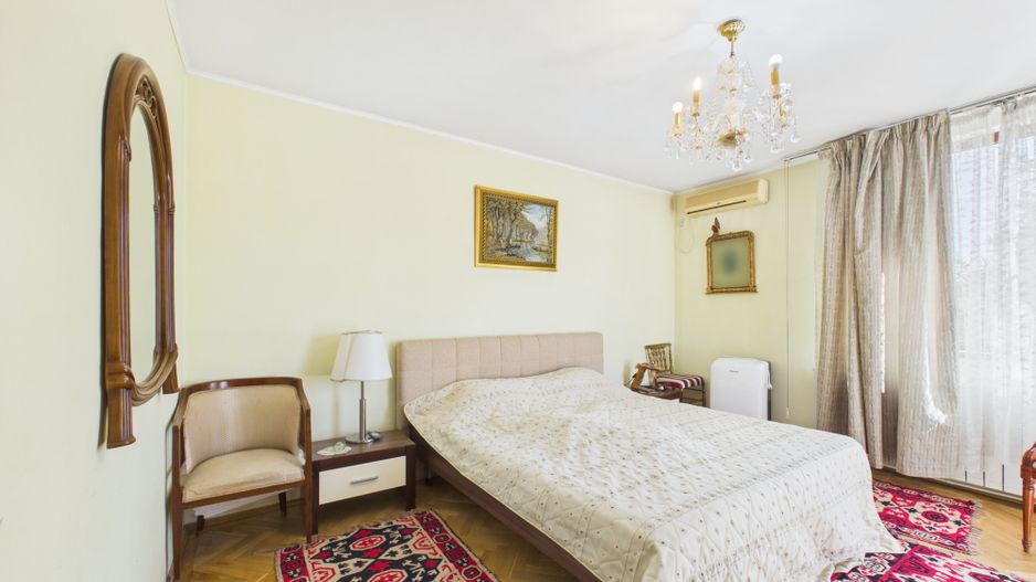 Vilă cu 8 camere de vânzare, piscina, livada, iesire la Balta Pasarea - Poză 22