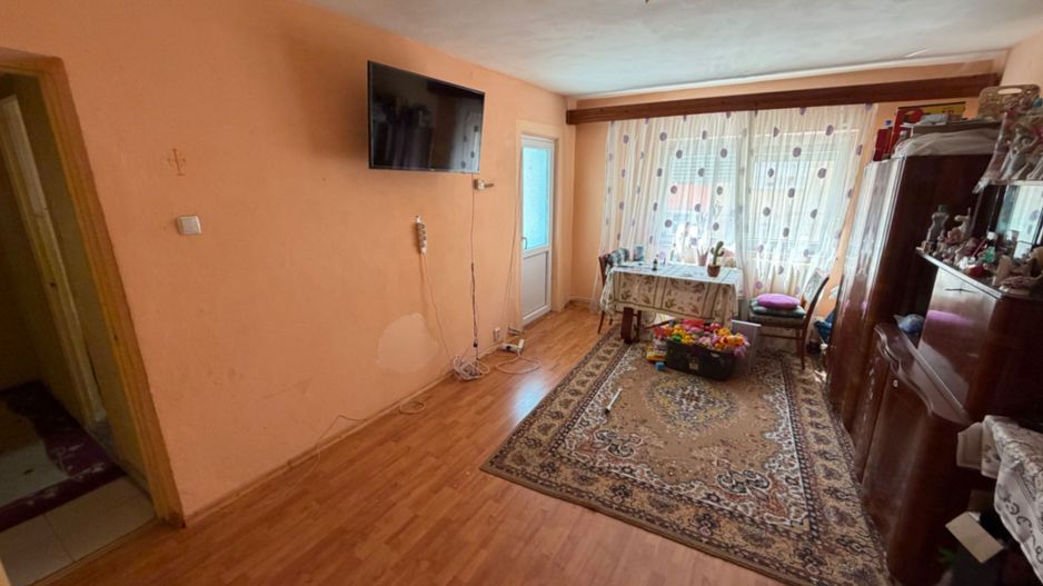 Apartament 2 camere, etaj 2 - Cugir - Poză 2