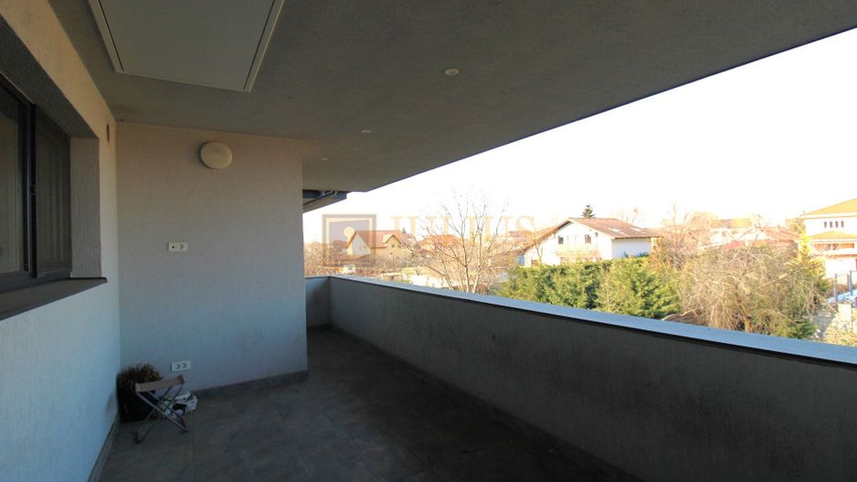 Casa cu 3 camere, locuri de  parcare, curte - Poză 18