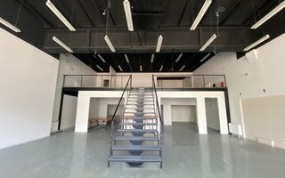 Spatiu comercial cu parcare - Poză 1