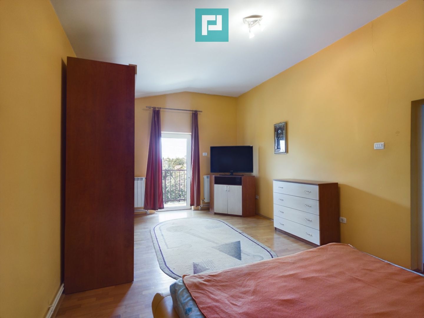 Vilă cu 3 apartamente în zona Parneava - Poză 6