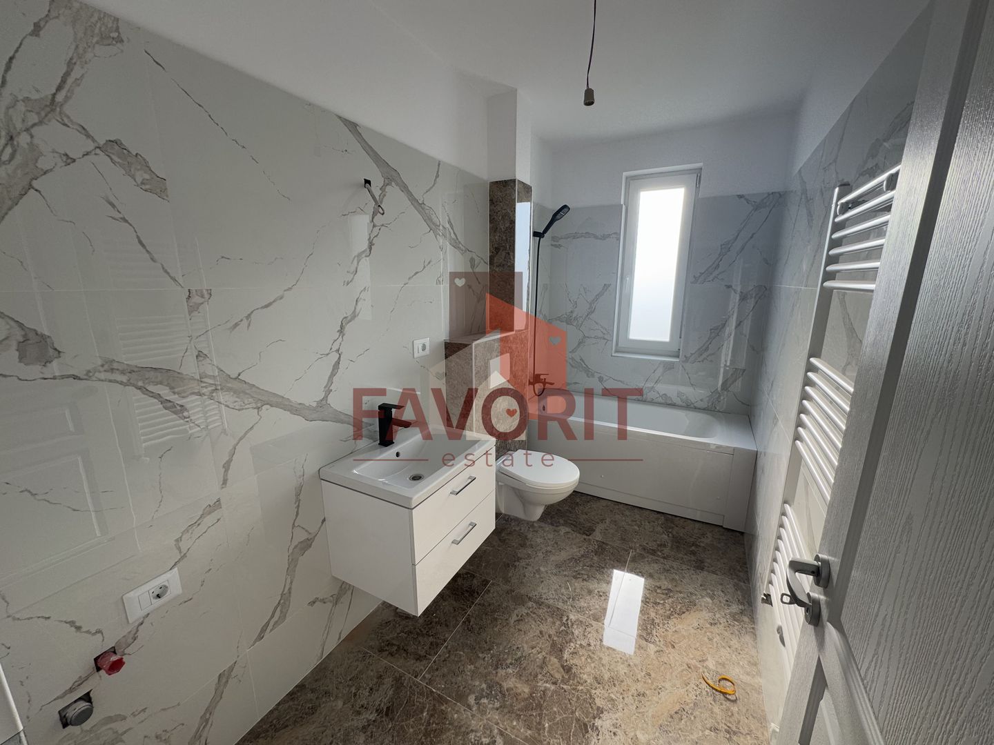 Etaj 1. Decomandat. Disponibil imediat. Loc de parcare - Poză 8