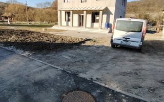 Vilă semifinisată de vânzare str. Remetea 217 mp si 670 mp teren - Poză 2