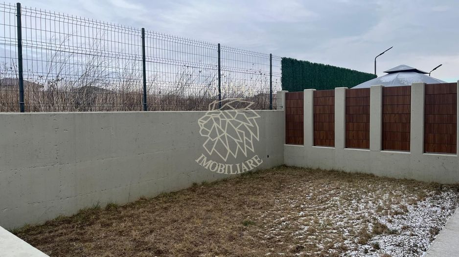 Doua case in Duplex 4 camere 183 mp-teren 295 mp-Dezmir Jud. Cluj - Poză 5