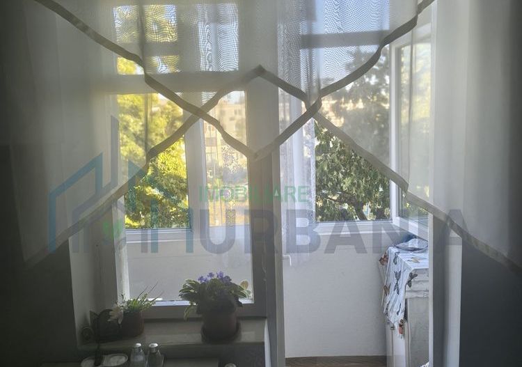 Apartament decomandat, 3 camere, 70 mp, zona Nicolina 1, Iași - Poză 3