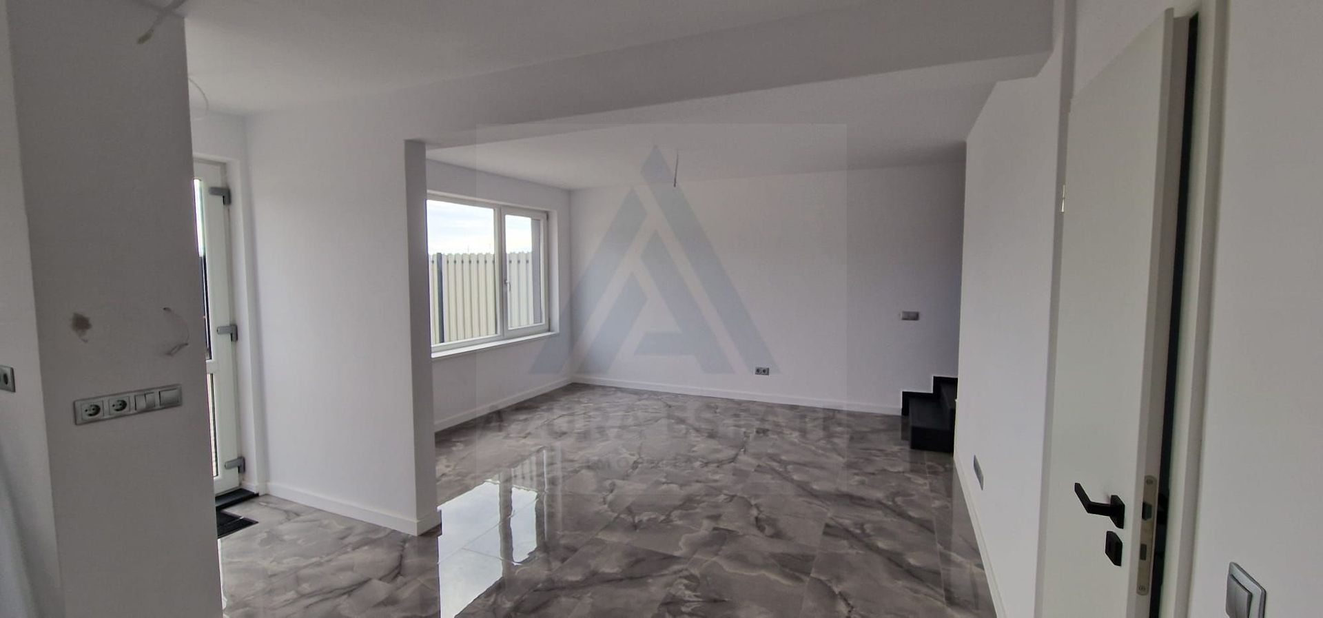 Casa moderna la cheie 5 camere 2 bai 120 mp utili si curte in Cristian - Poză 1