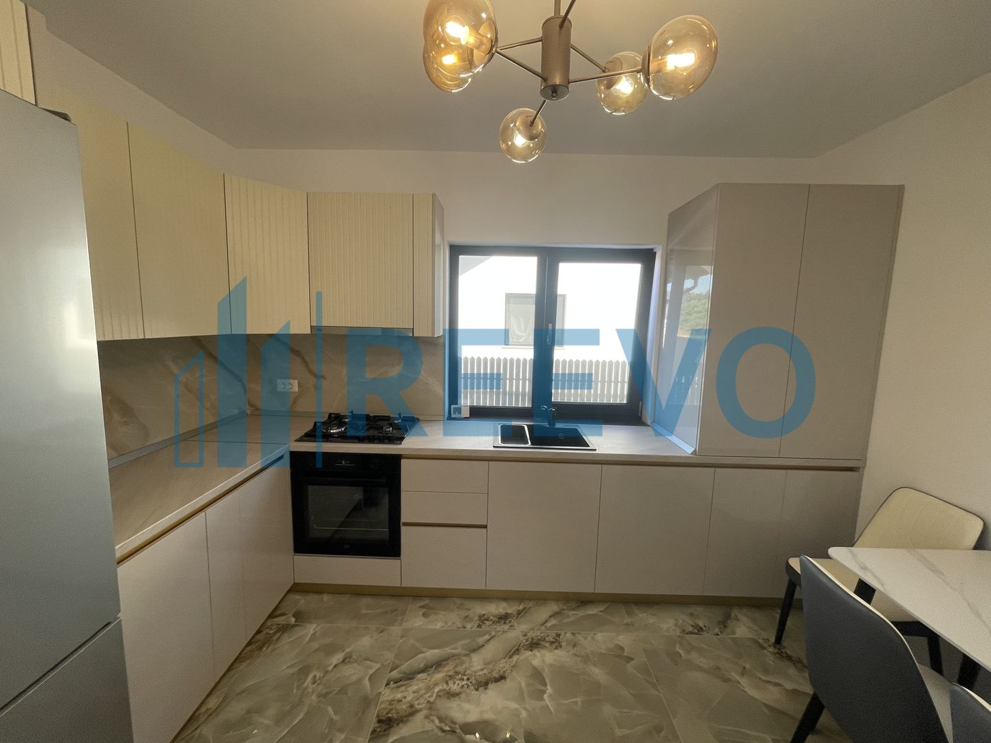 Casă de închiriat în Hemeiuș - Poză 3