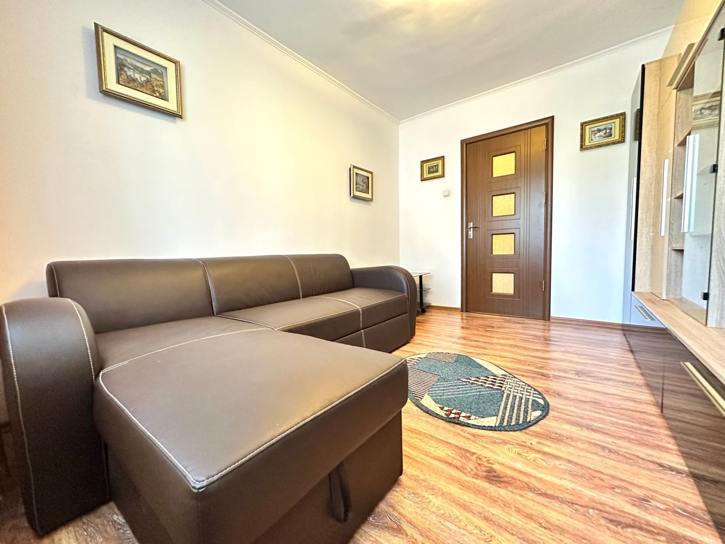 Apartament 3 camere zona Tractoru cu loc de parcare si boxa - Poză 1