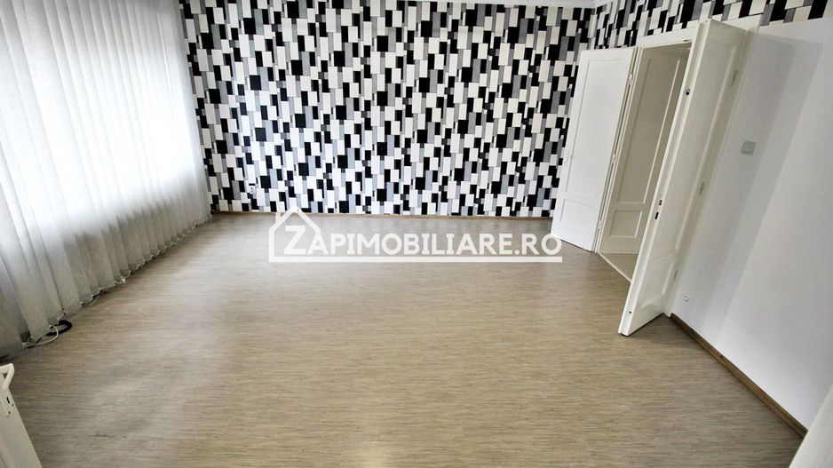 Spatiu birouri 4 camere, 2 băi,100 mp. zona centrală - Poză 6