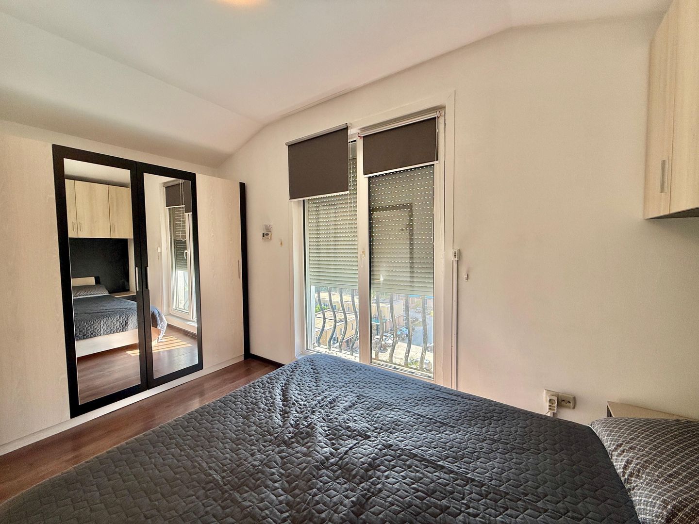COSMOPOLIS - Apartament cu 2 camere si 2 terase, mobilat si utilat. - Poză 6