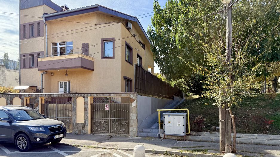 Casă practică, cu curte și parcare, în zona centrală - Parcul Carol - Poză 3